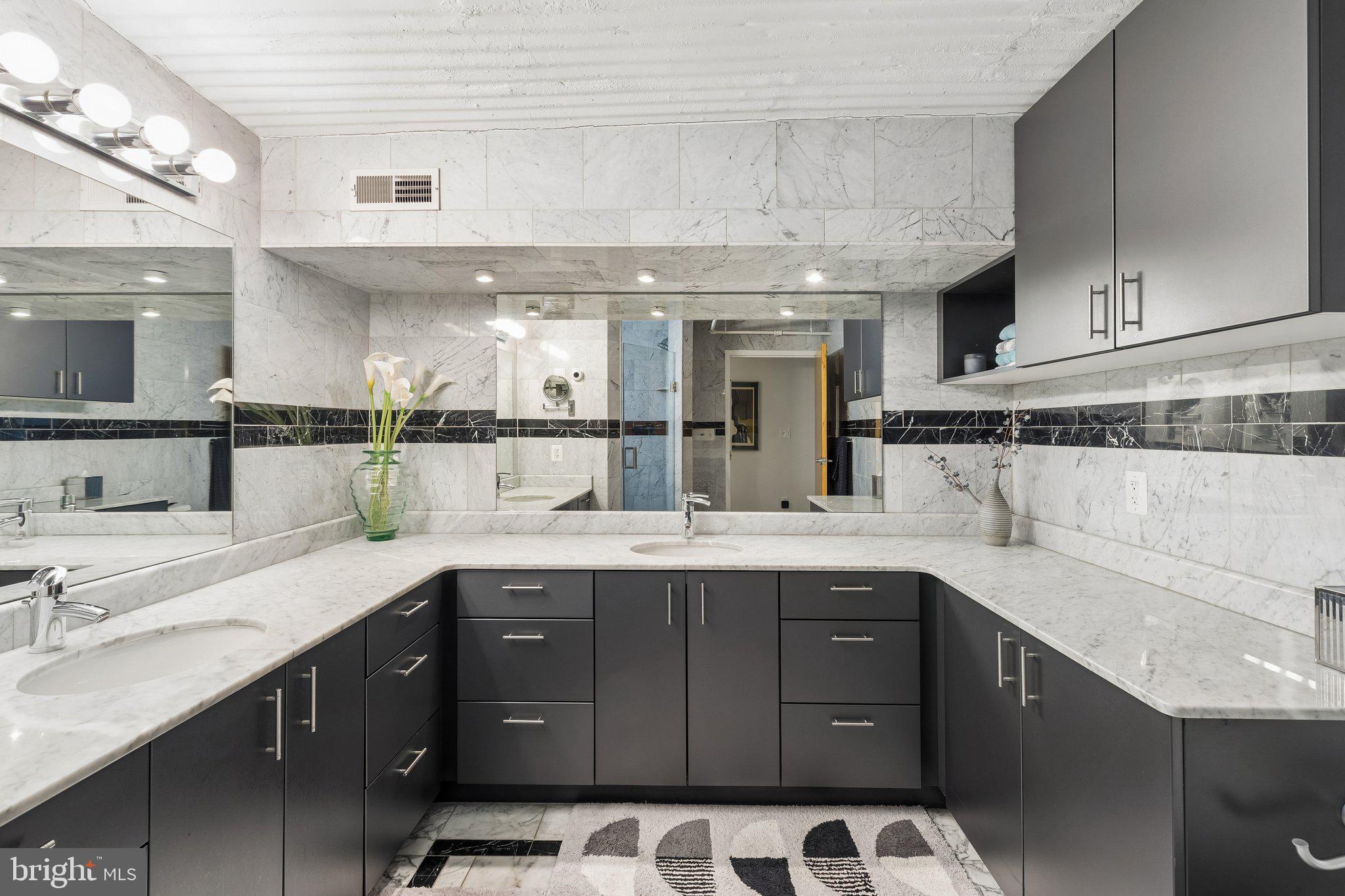 LOGAN SQUARE - Residential