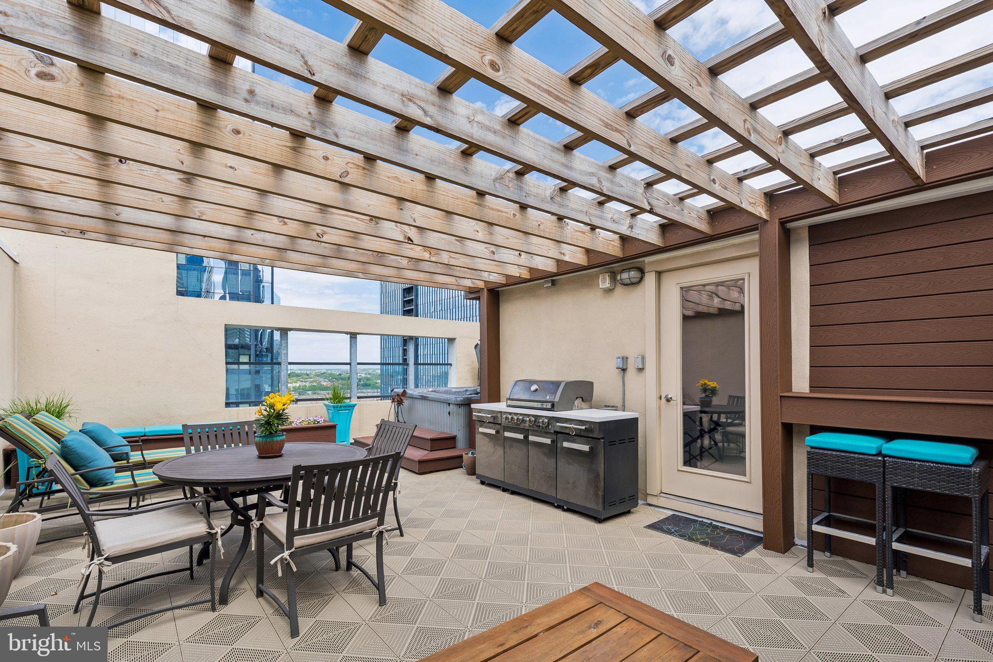 LOGAN SQUARE - Residential