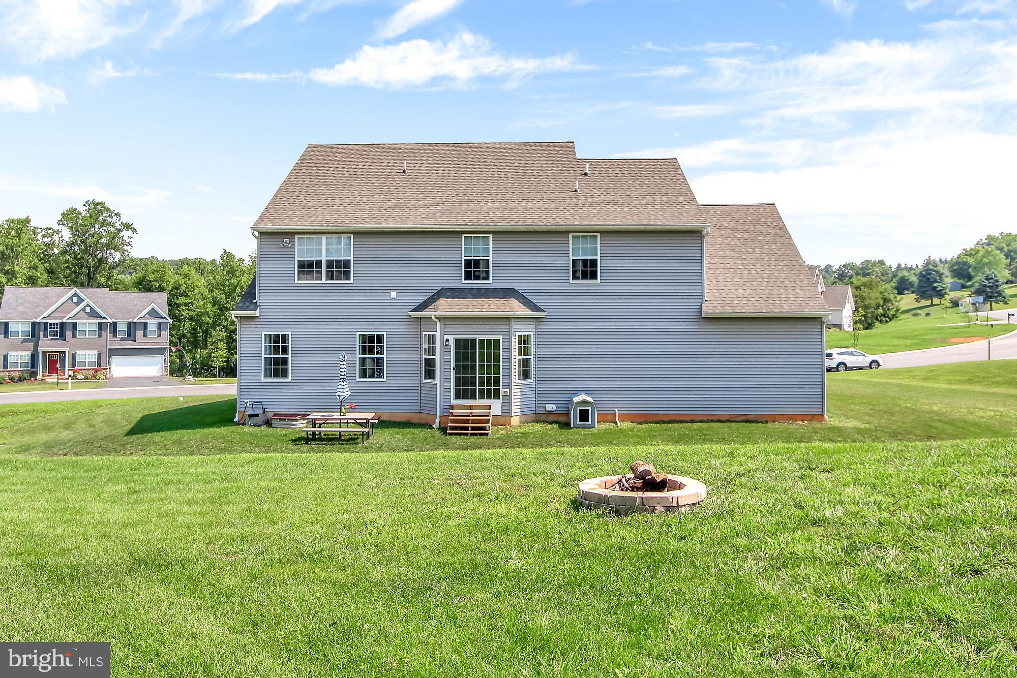 APPLE TREE COURT - Residential
