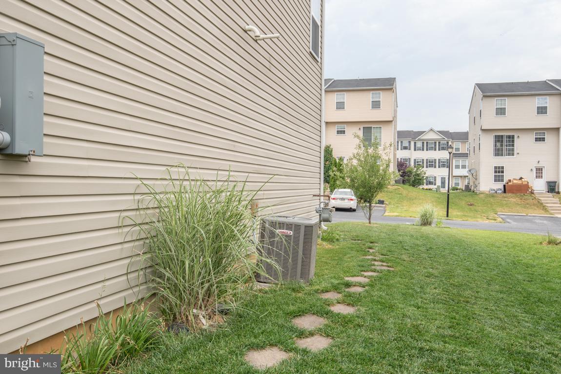 HAWTHORNE RIDGE - Residential