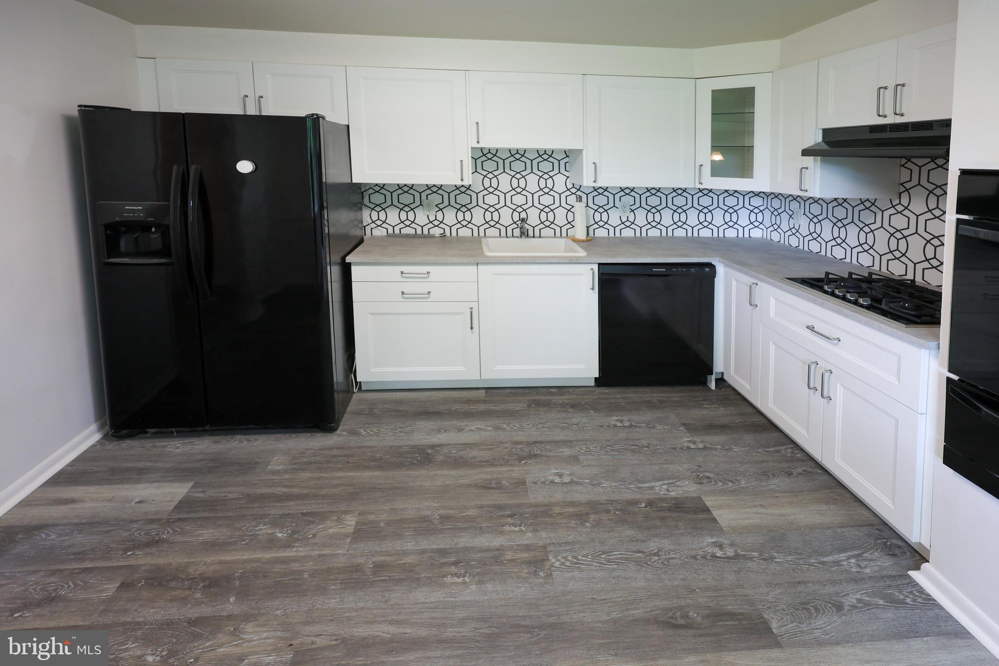 COLONIAL ACRES - Residential