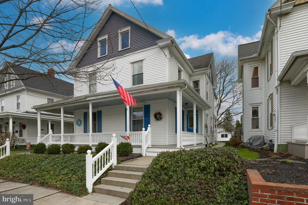 Photo of 231 S SPRUCE ST, LITITZ, PA 17543 (MLS # PALA2028350)