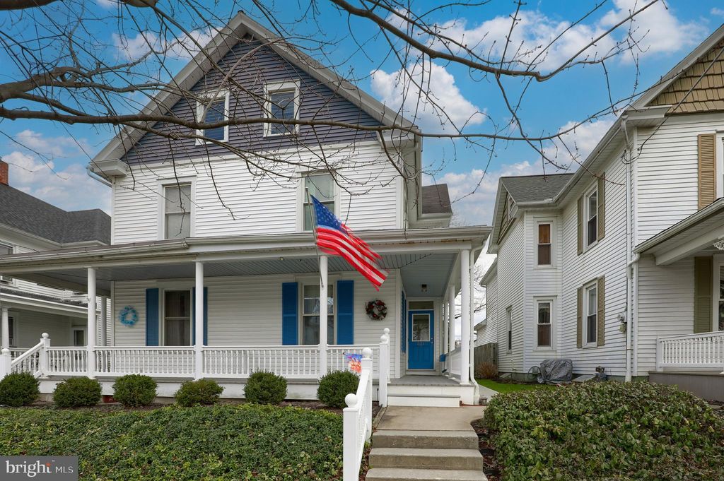 Photo of 231 S SPRUCE ST, LITITZ, PA 17543 (MLS # PALA2028350)