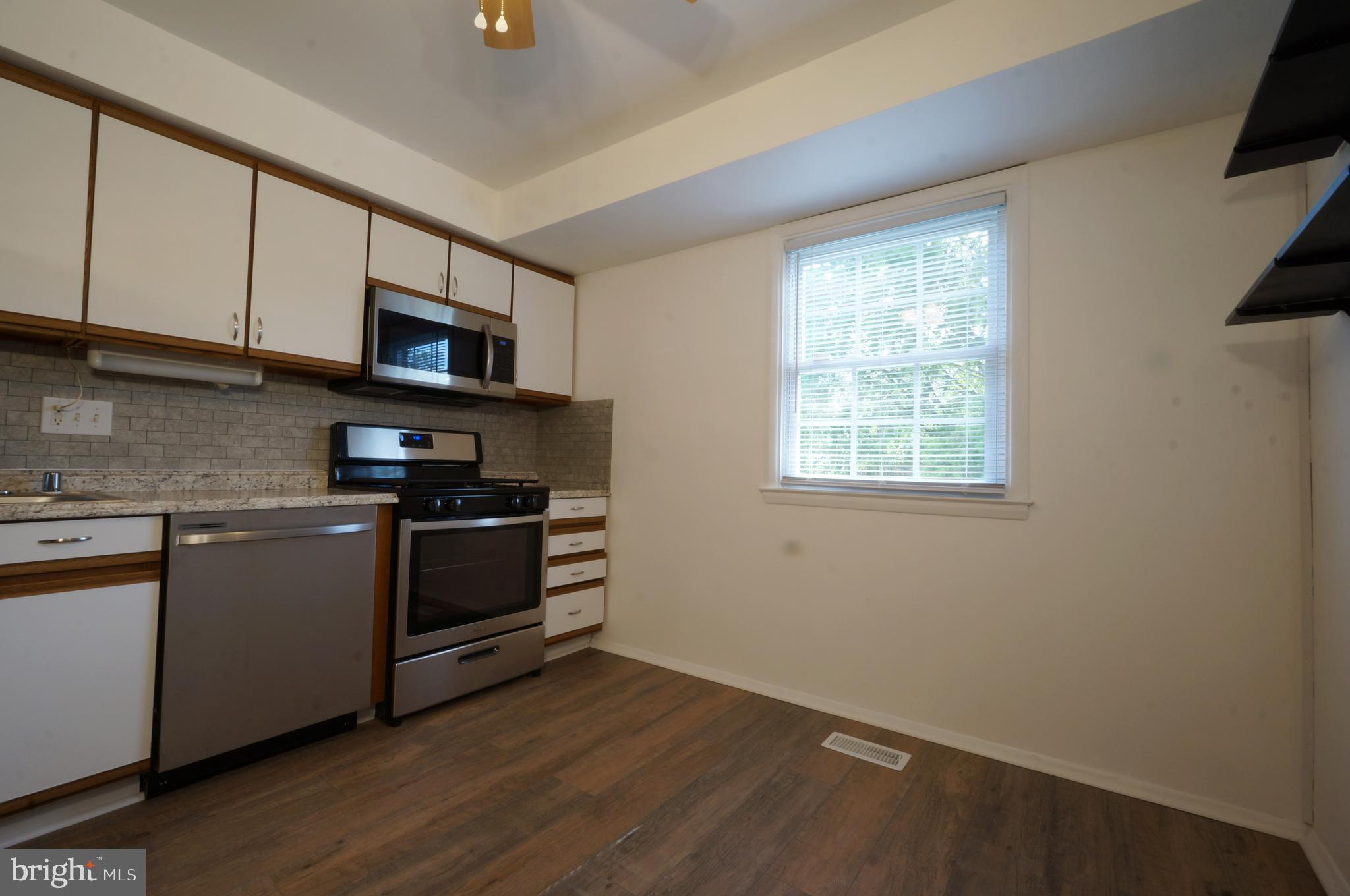 VILLAGES OF HOMELAND - Residential Lease