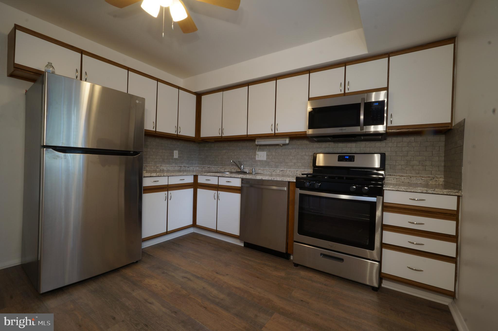 VILLAGES OF HOMELAND - Residential Lease