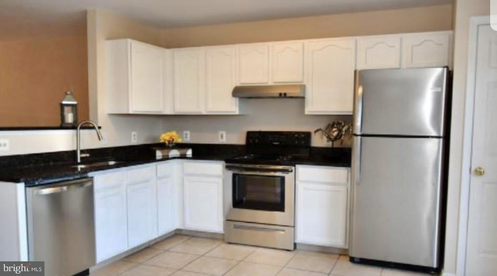 STONE RIVER - Residential Lease