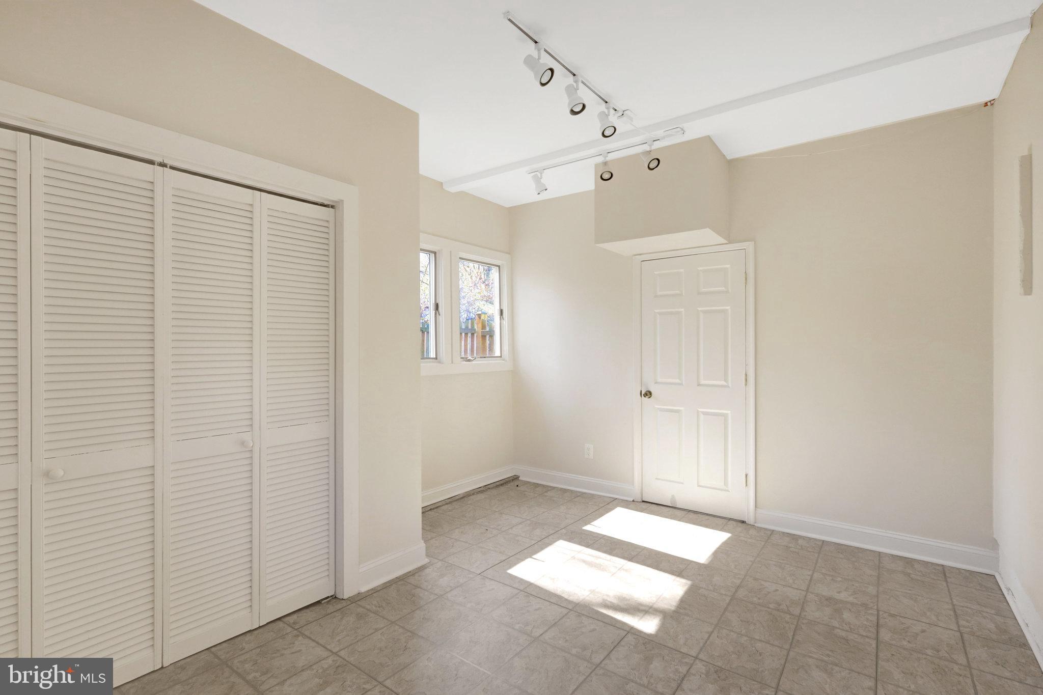 HILLSIDE MANOR - Residential Lease