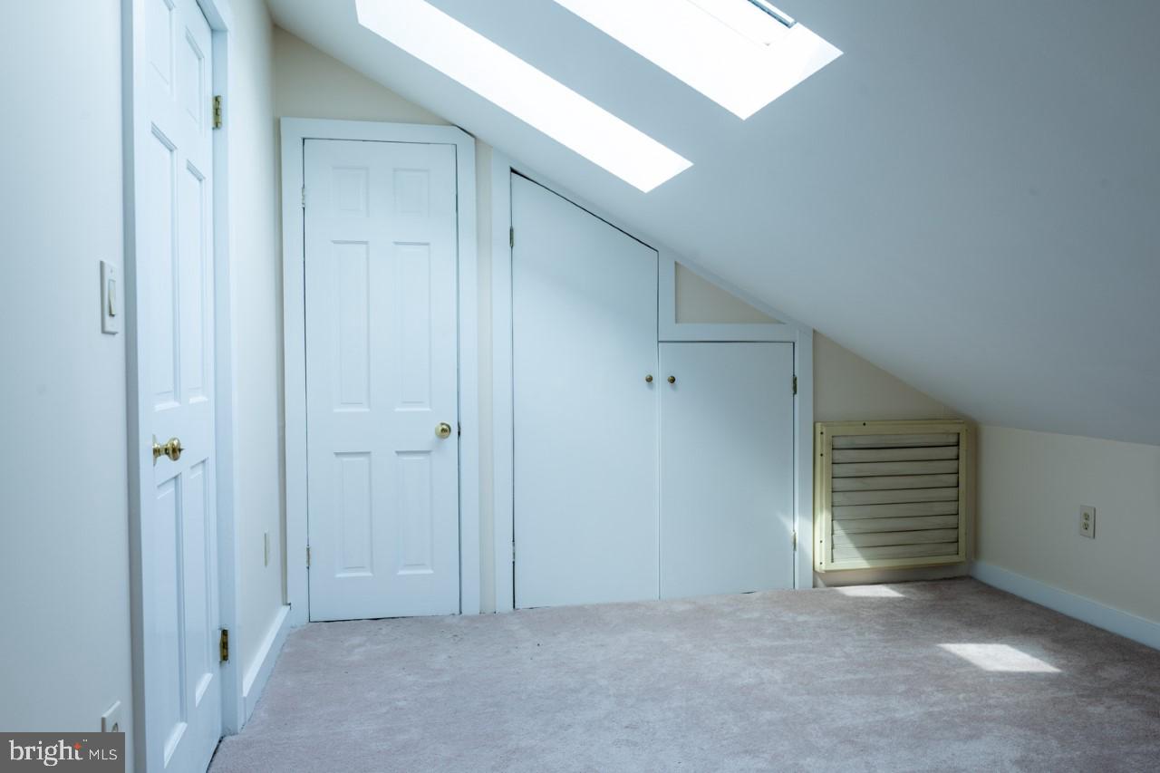 HILLSIDE MANOR - Residential Lease