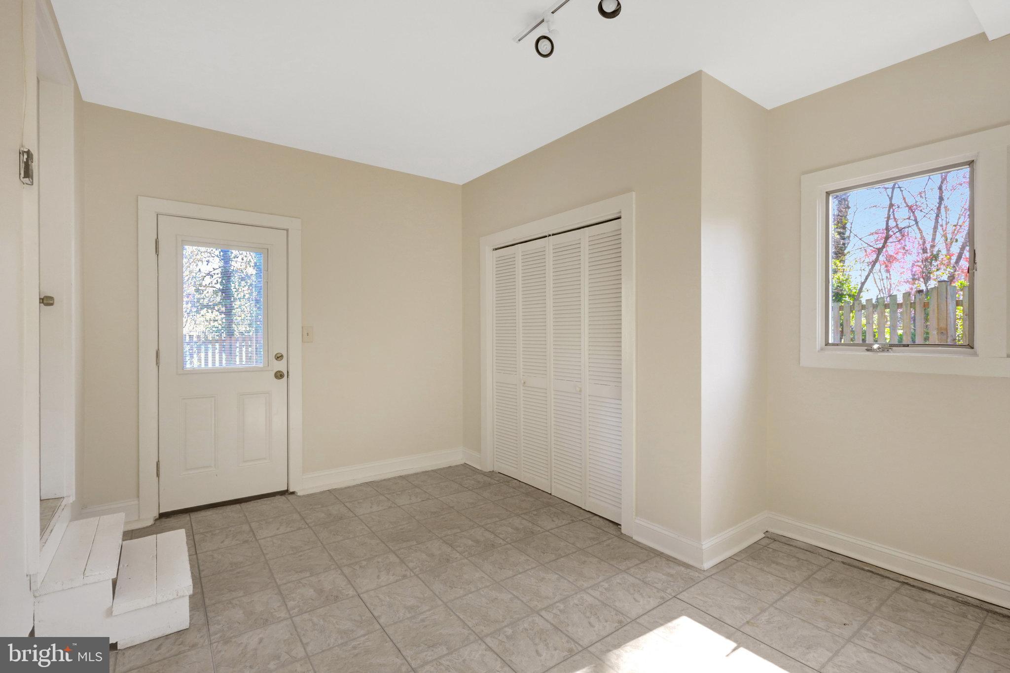 HILLSIDE MANOR - Residential Lease