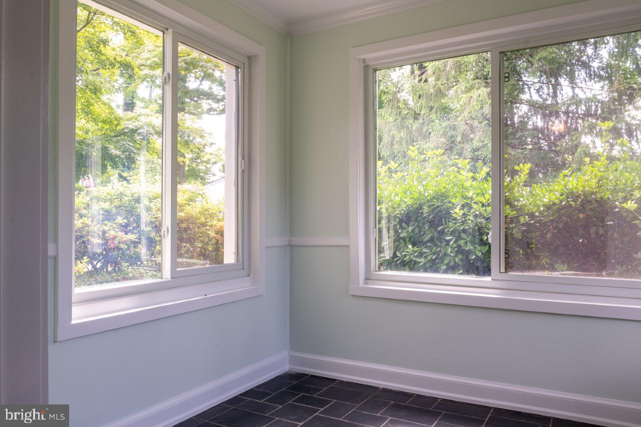 HILLSIDE MANOR - Residential Lease