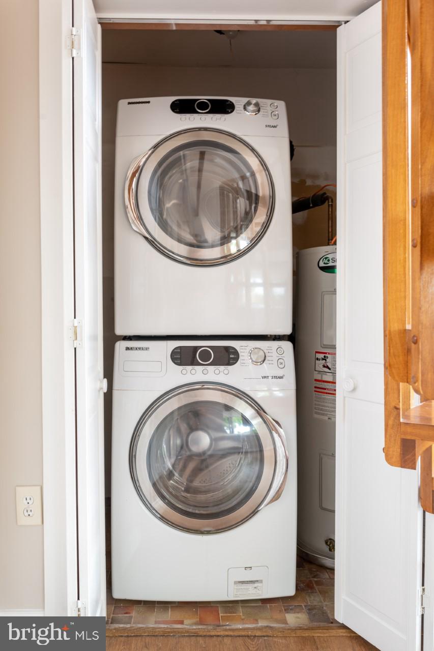 HILLSIDE MANOR - Residential Lease