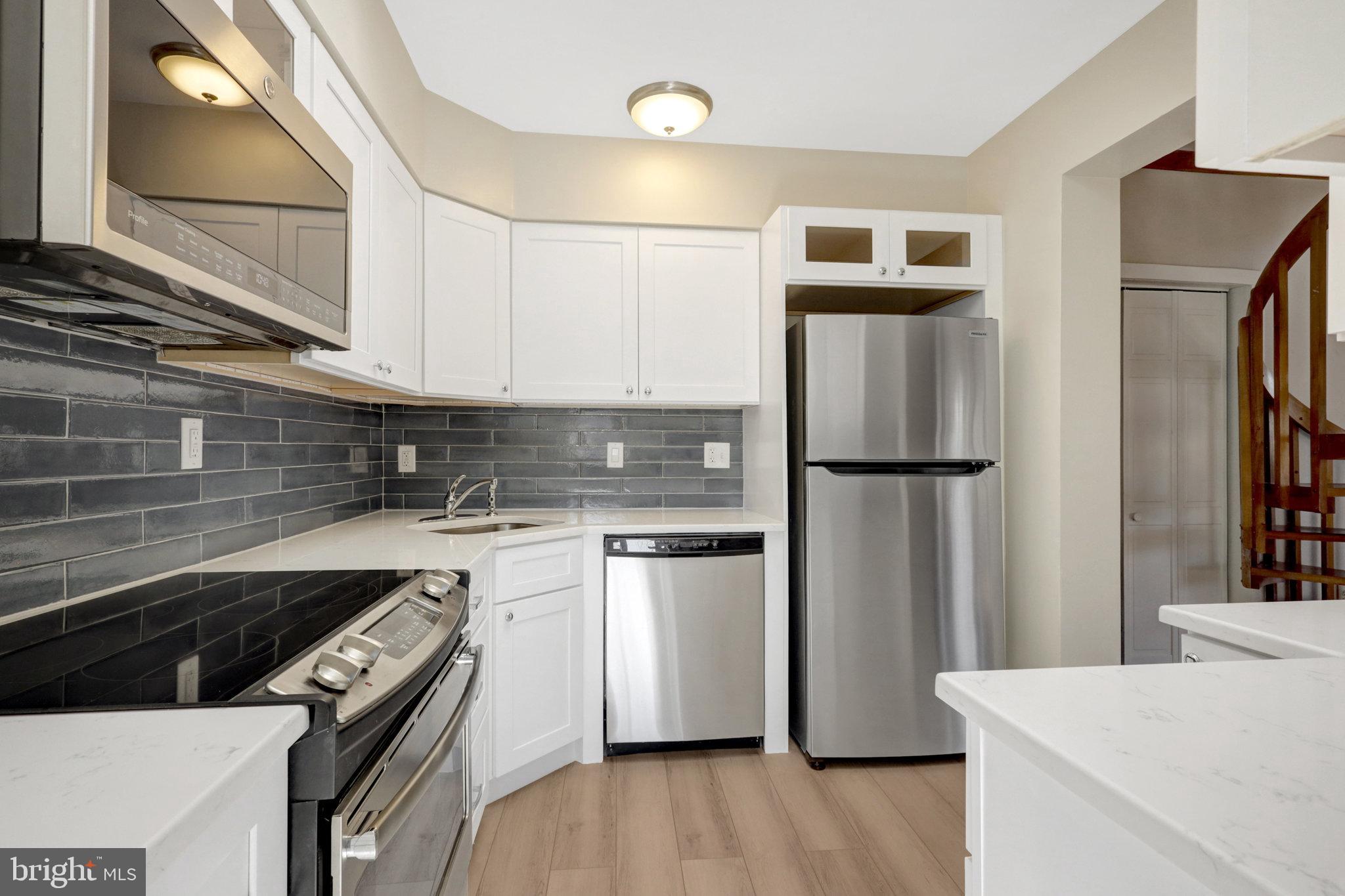 HILLSIDE MANOR - Residential Lease