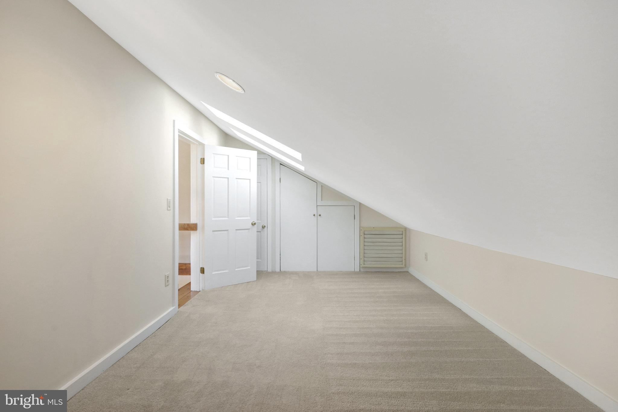 HILLSIDE MANOR - Residential Lease