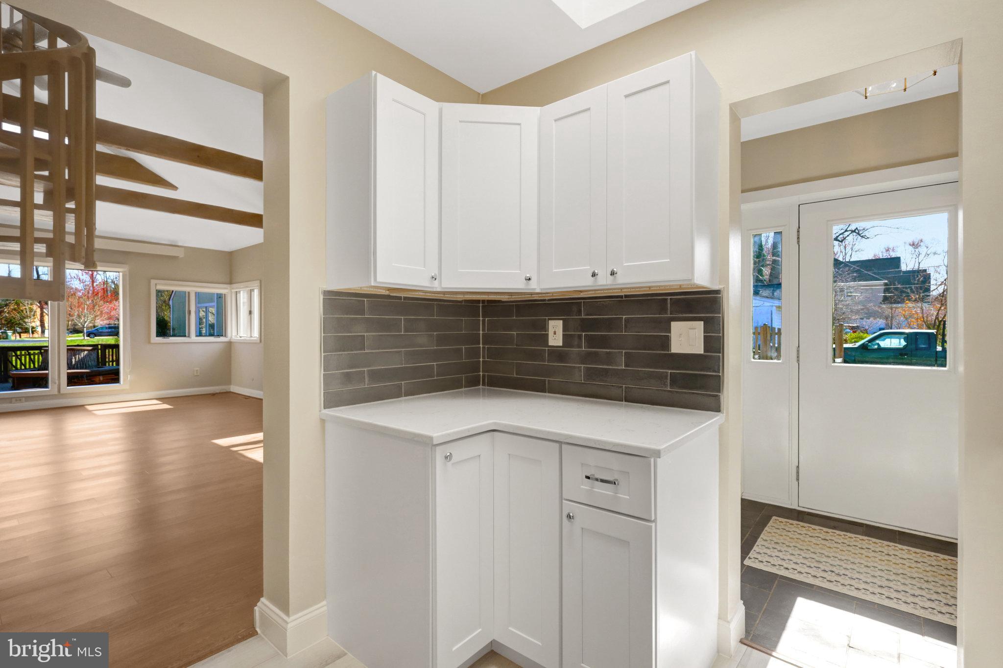 HILLSIDE MANOR - Residential Lease