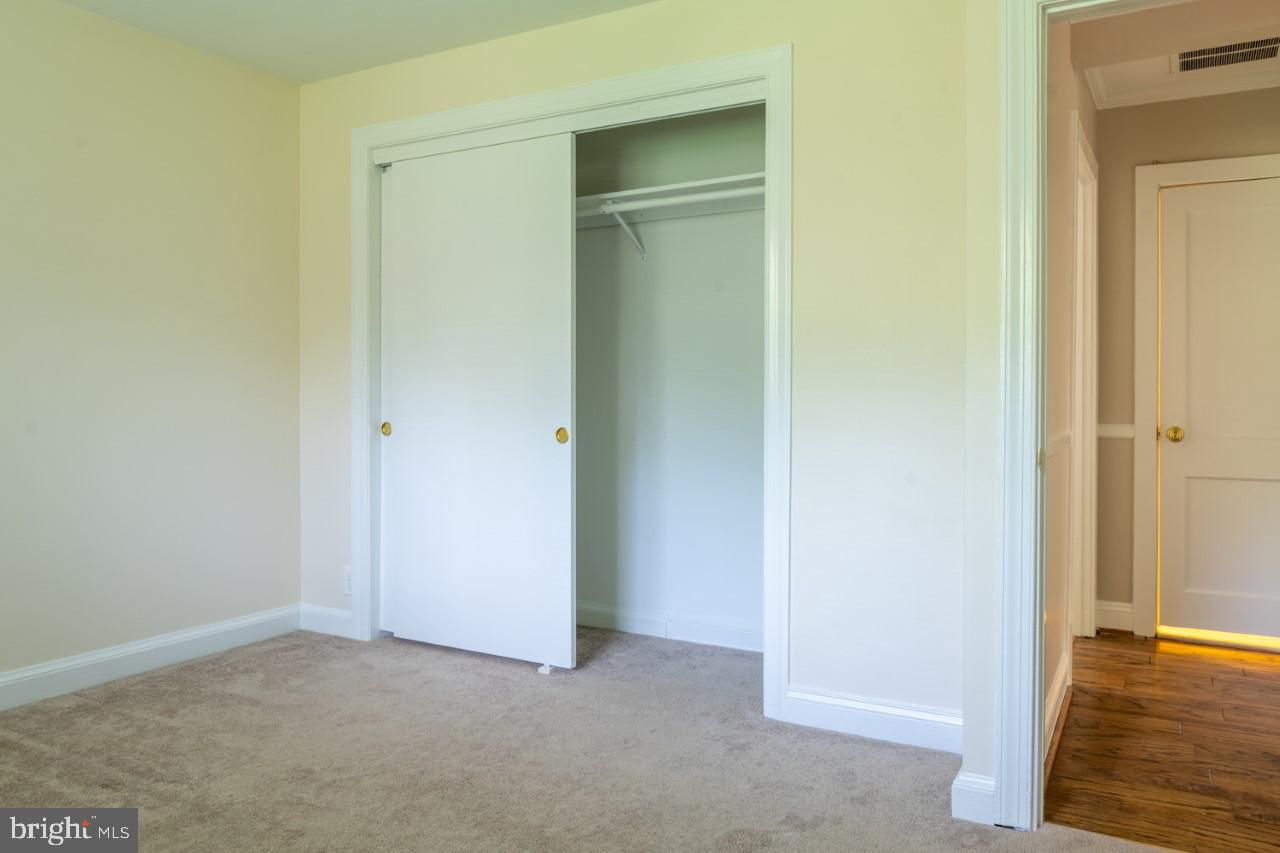 HILLSIDE MANOR - Residential Lease