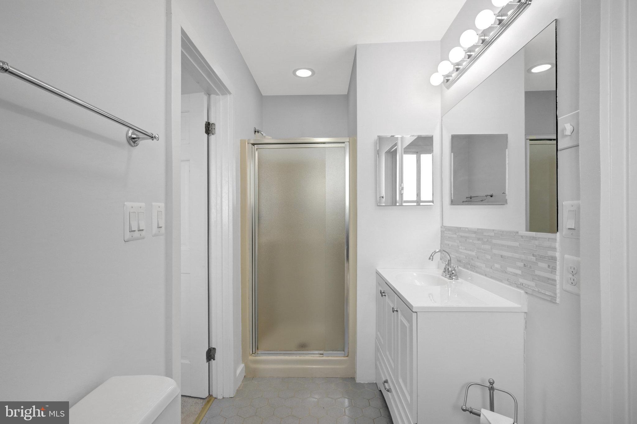 HILLSIDE MANOR - Residential Lease