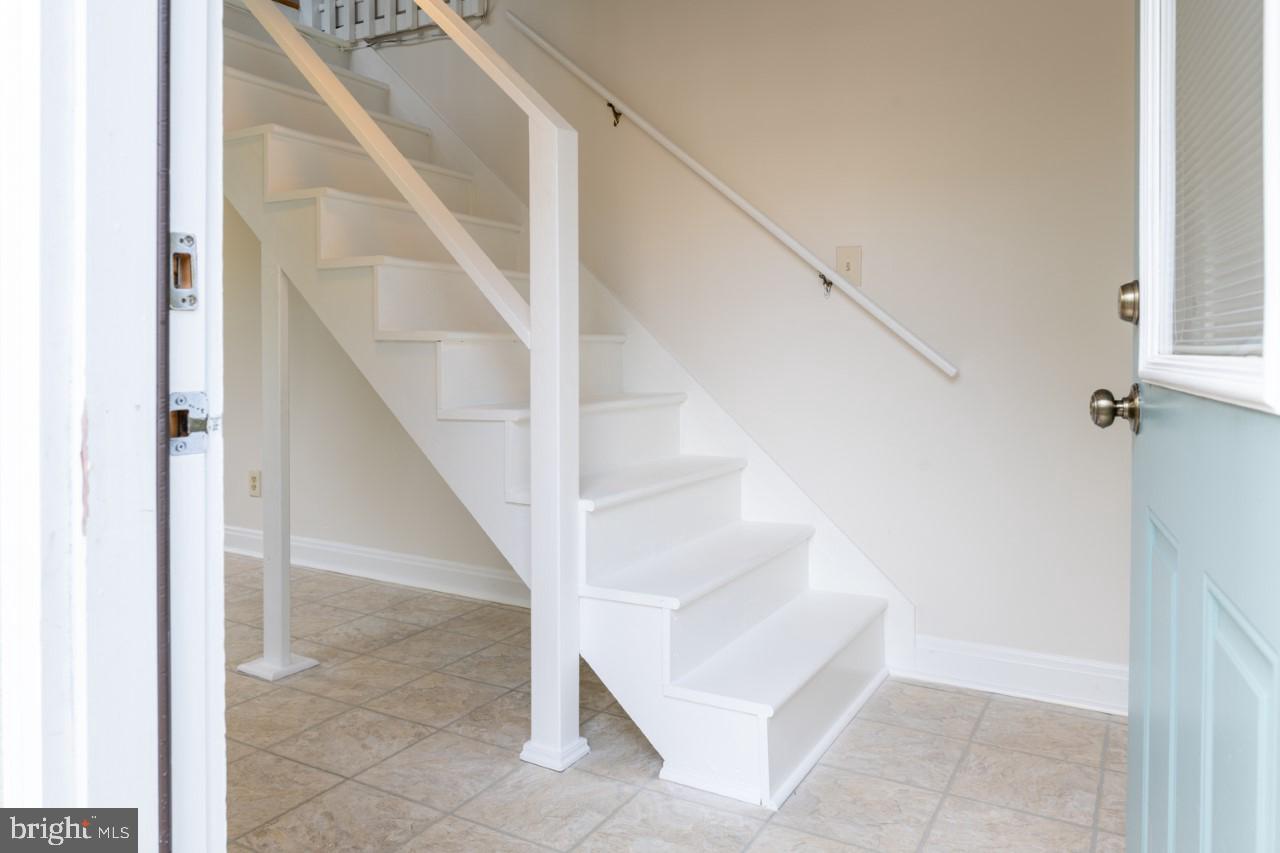 HILLSIDE MANOR - Residential Lease