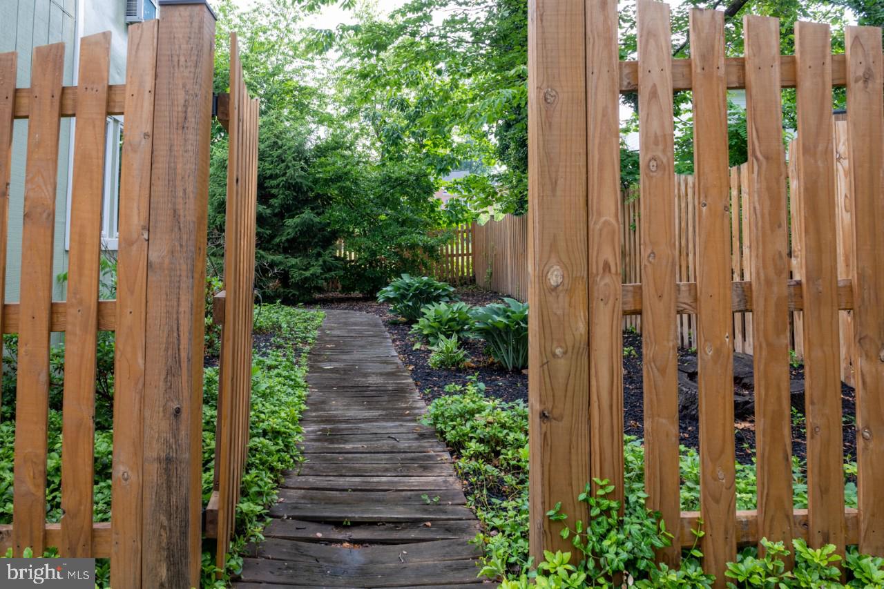 HILLSIDE MANOR - Residential Lease