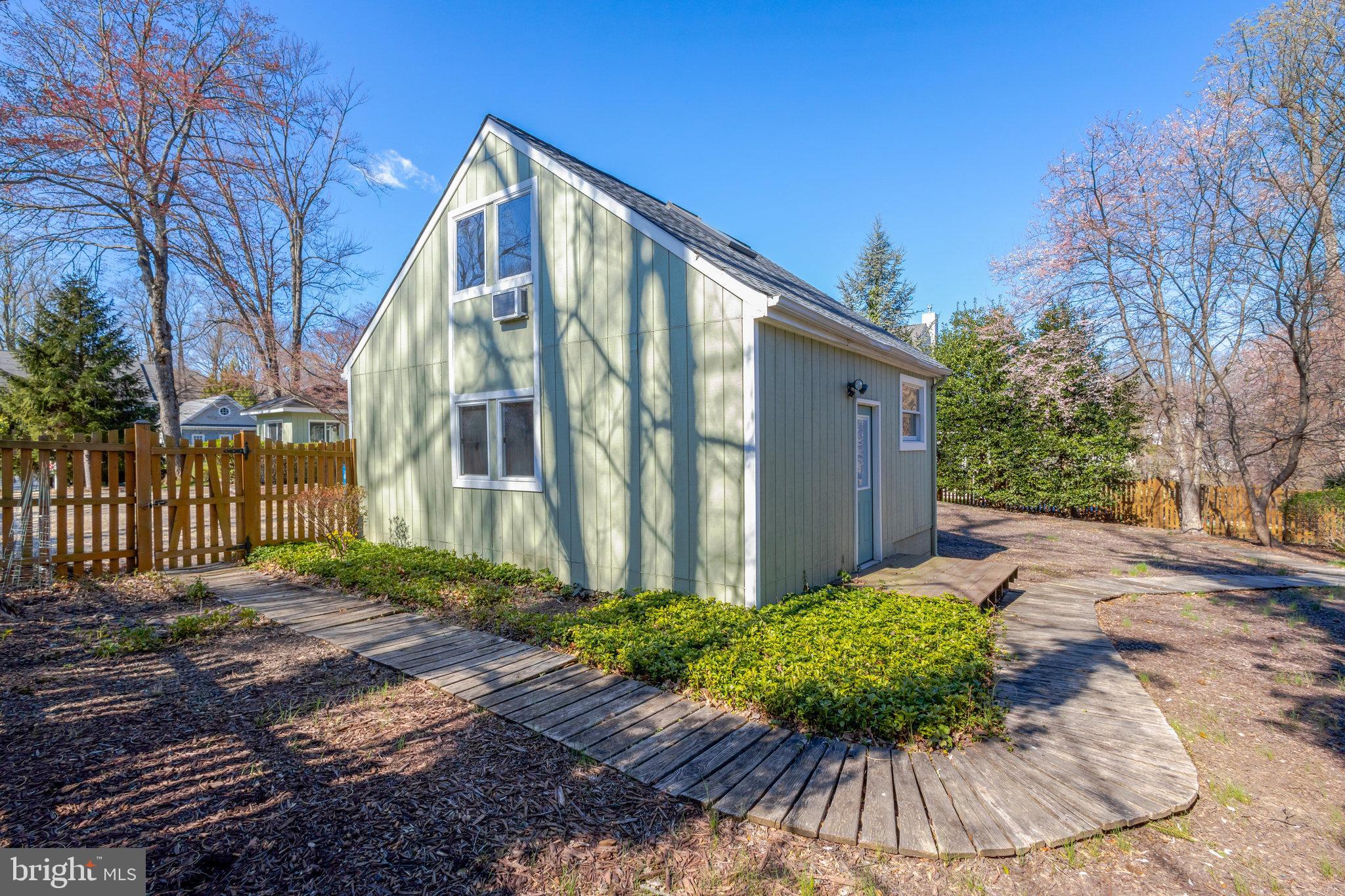 HILLSIDE MANOR - Residential Lease