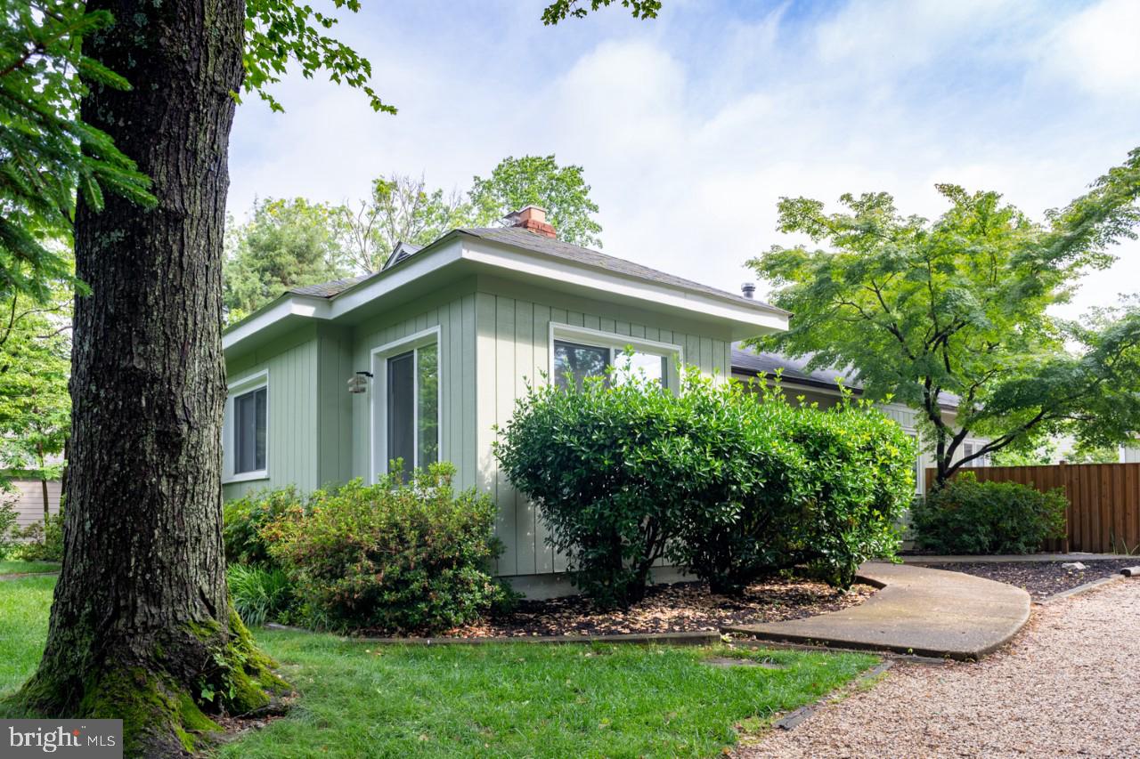 HILLSIDE MANOR - Residential Lease