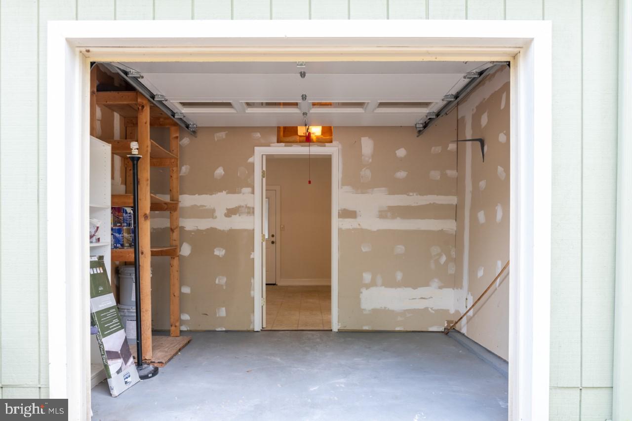 HILLSIDE MANOR - Residential Lease