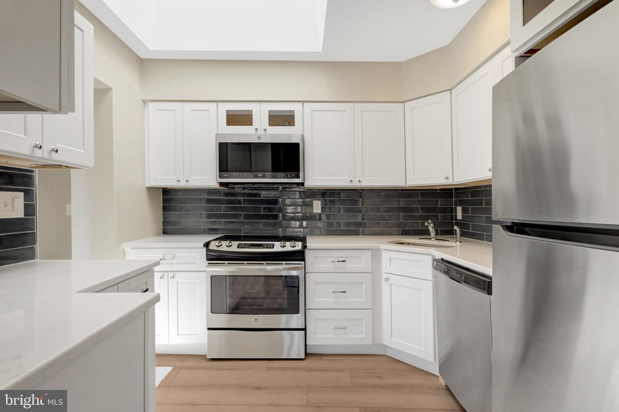 HILLSIDE MANOR - Residential Lease