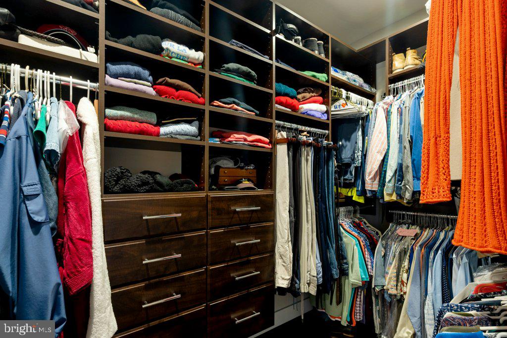 MAJESTY WEST - Residential