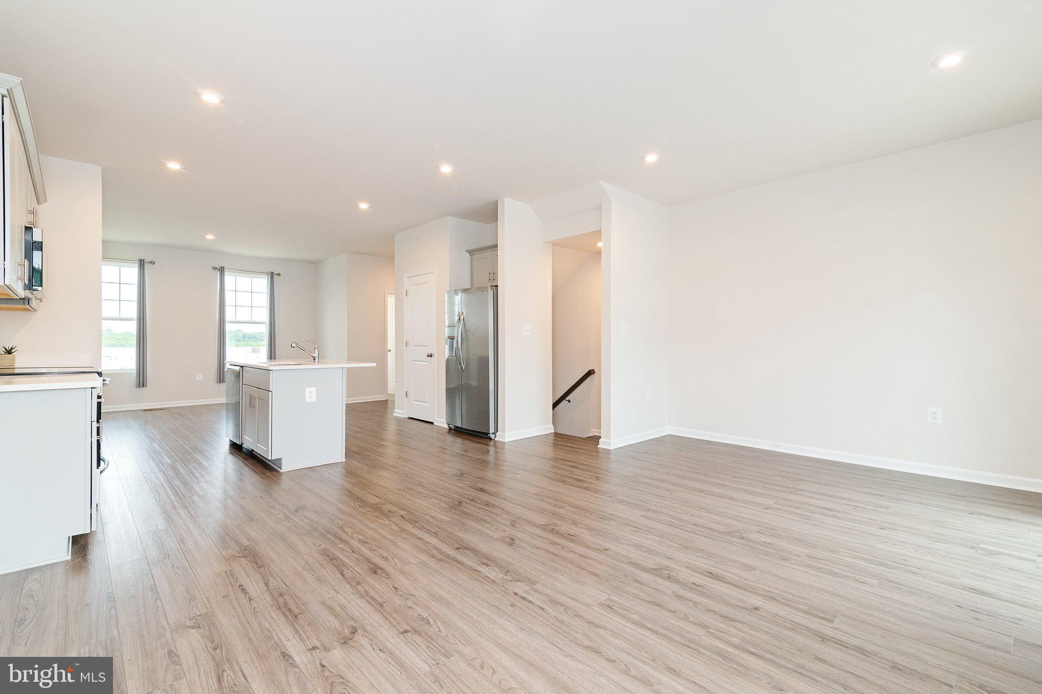 PRESIDENTS POINTE - Residential