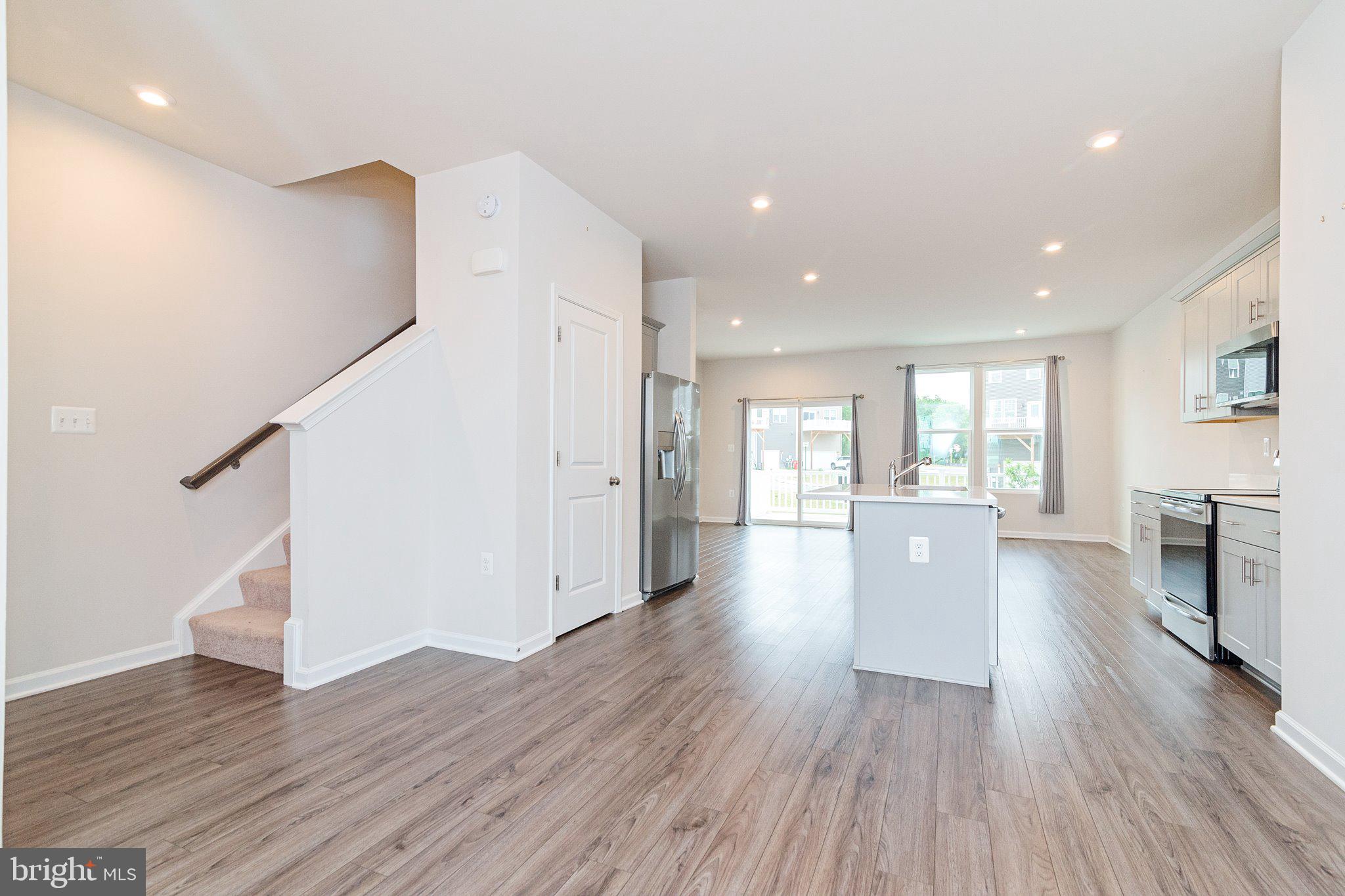 PRESIDENTS POINTE - Residential