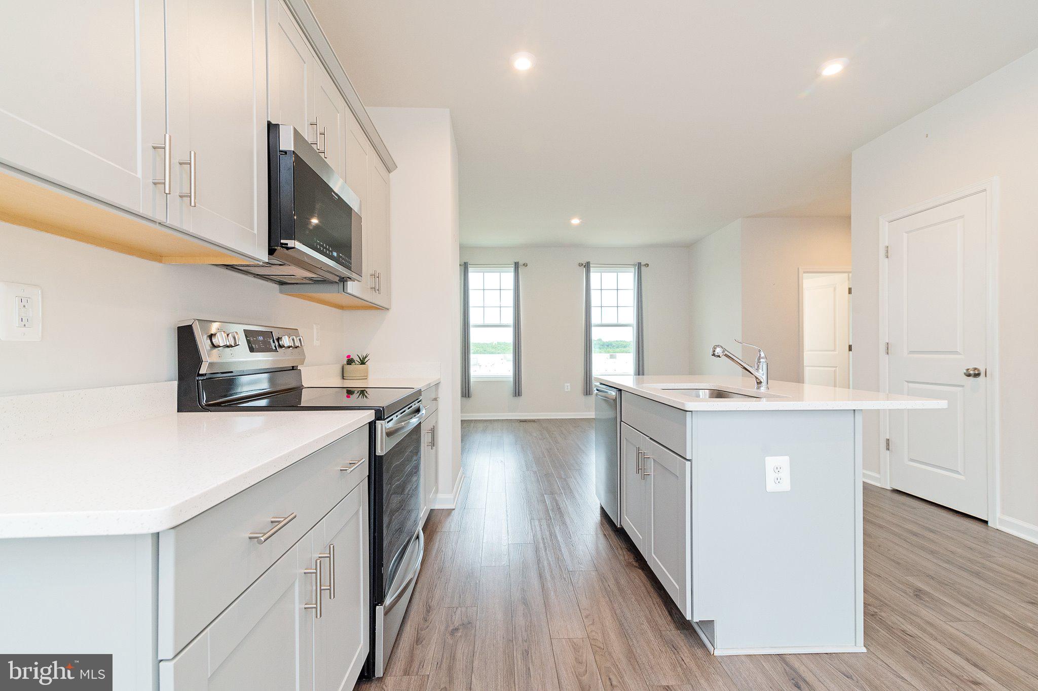 PRESIDENTS POINTE - Residential