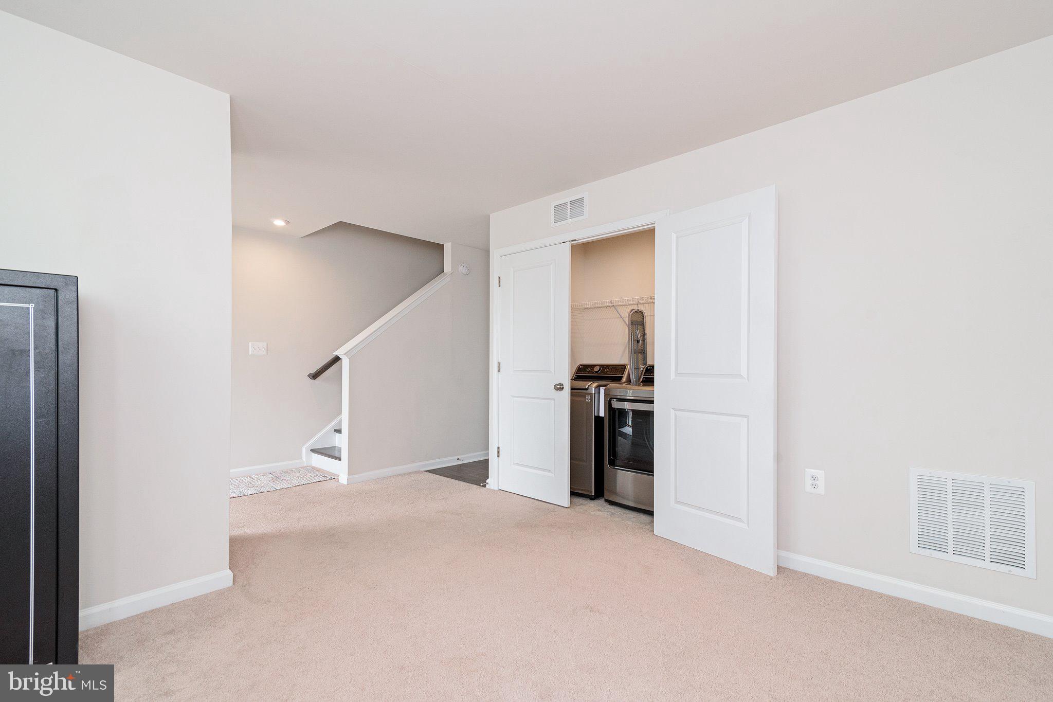 PRESIDENTS POINTE - Residential