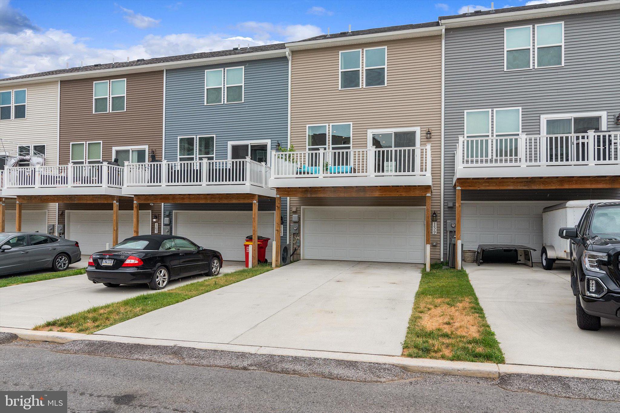 PRESIDENTS POINTE - Residential