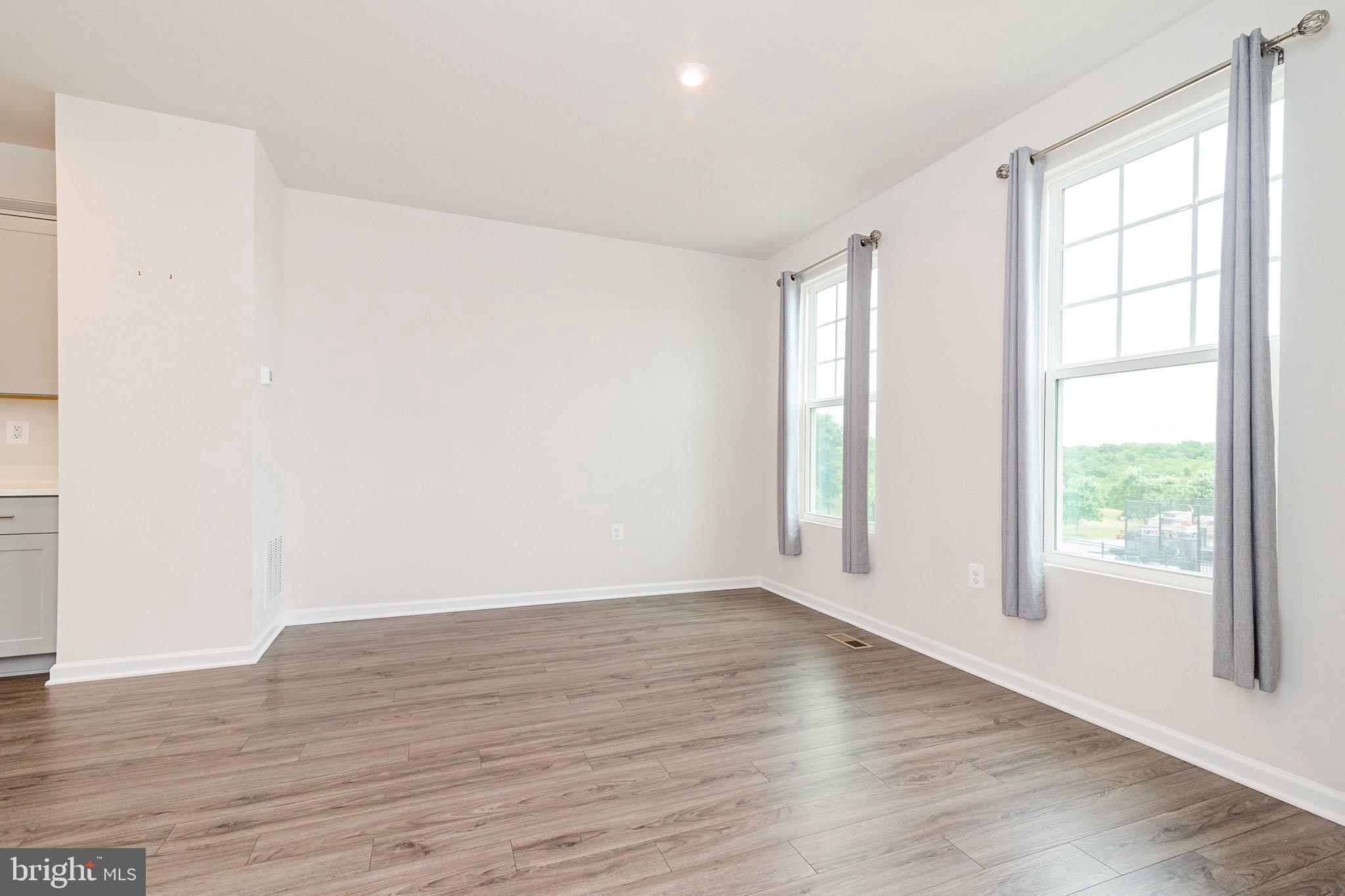 PRESIDENTS POINTE - Residential