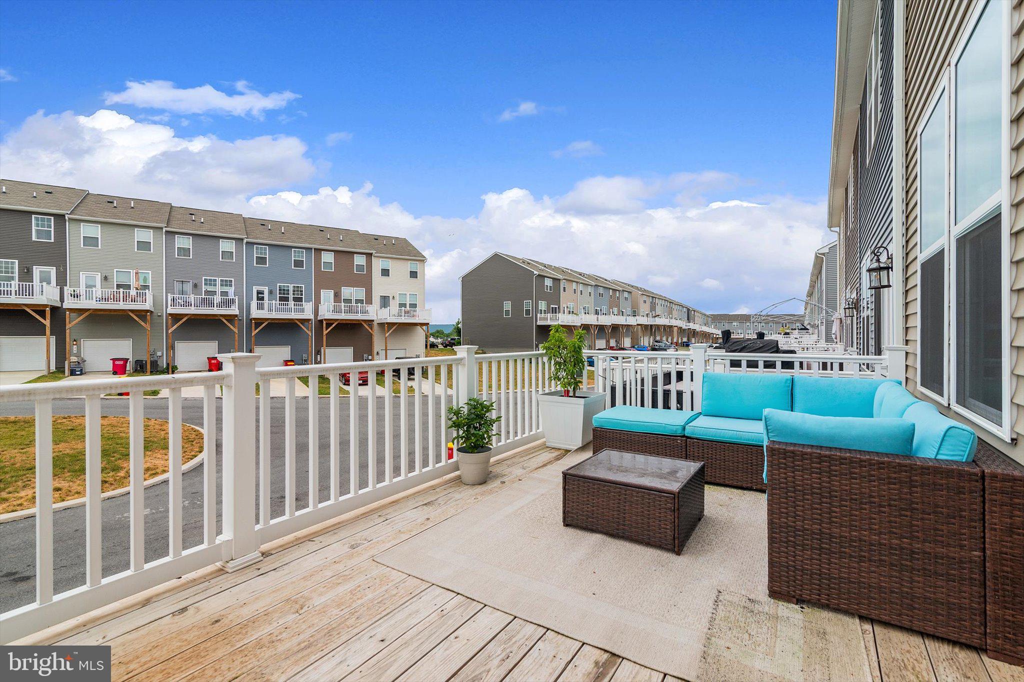 PRESIDENTS POINTE - Residential