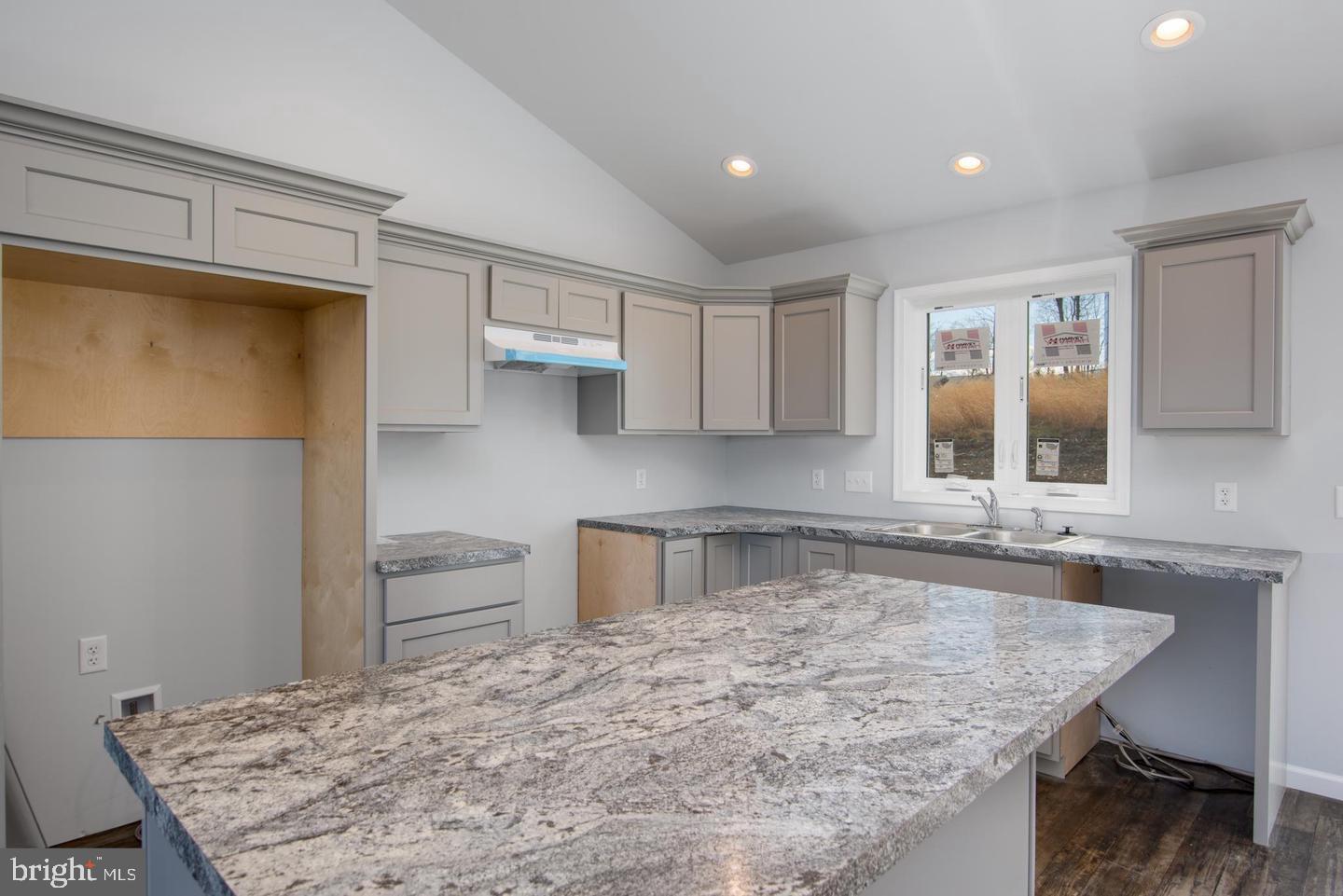 230 MONROE VALLEY DR