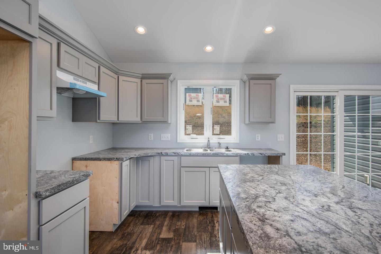 230 MONROE VALLEY DR