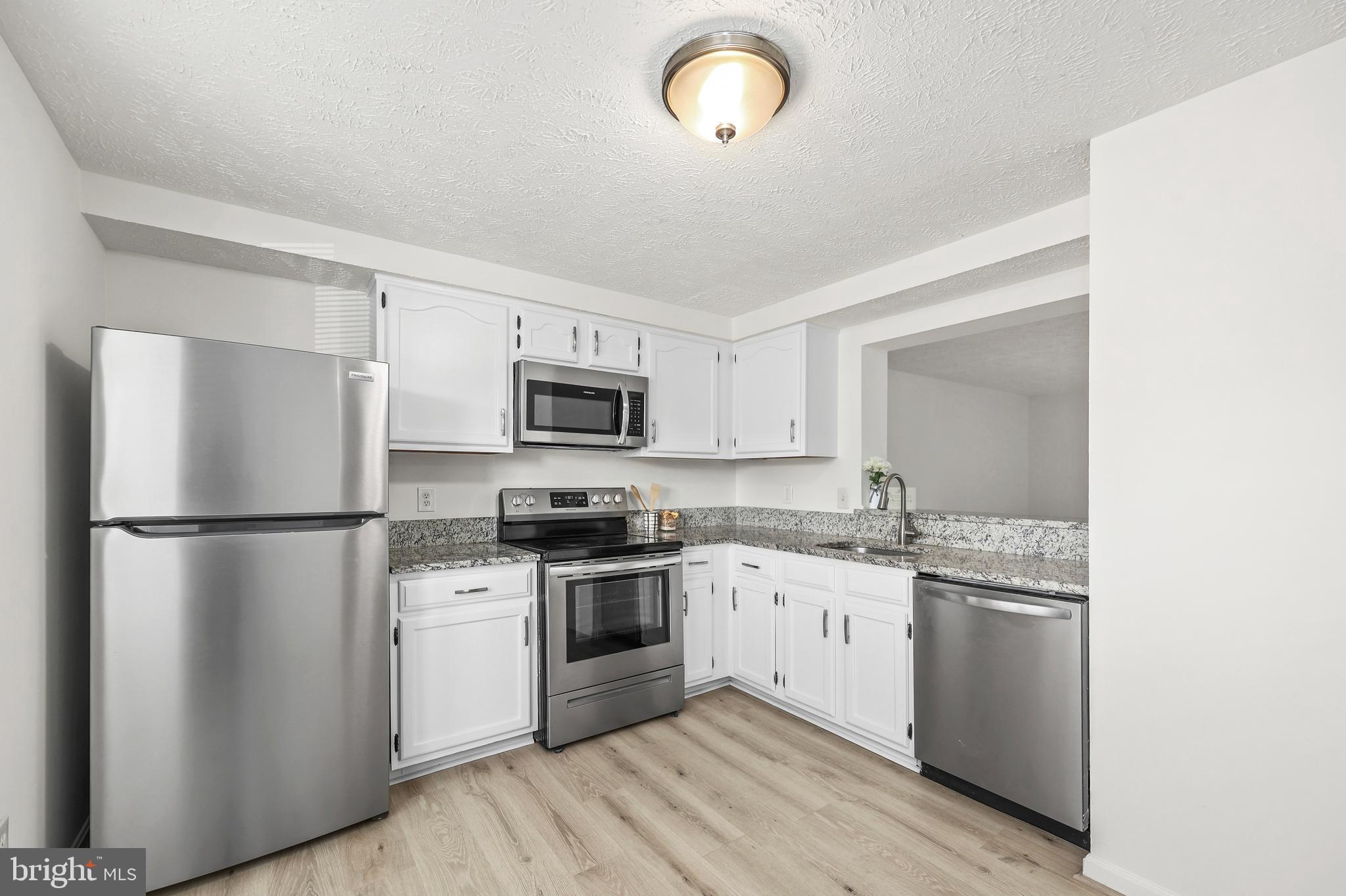 CAMBRIDGE SQUARE - Residential