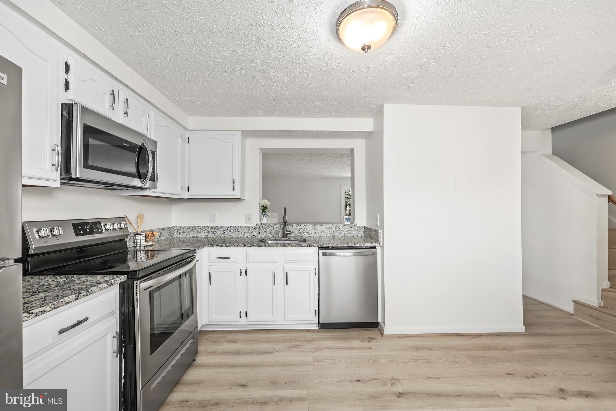 CAMBRIDGE SQUARE - Residential