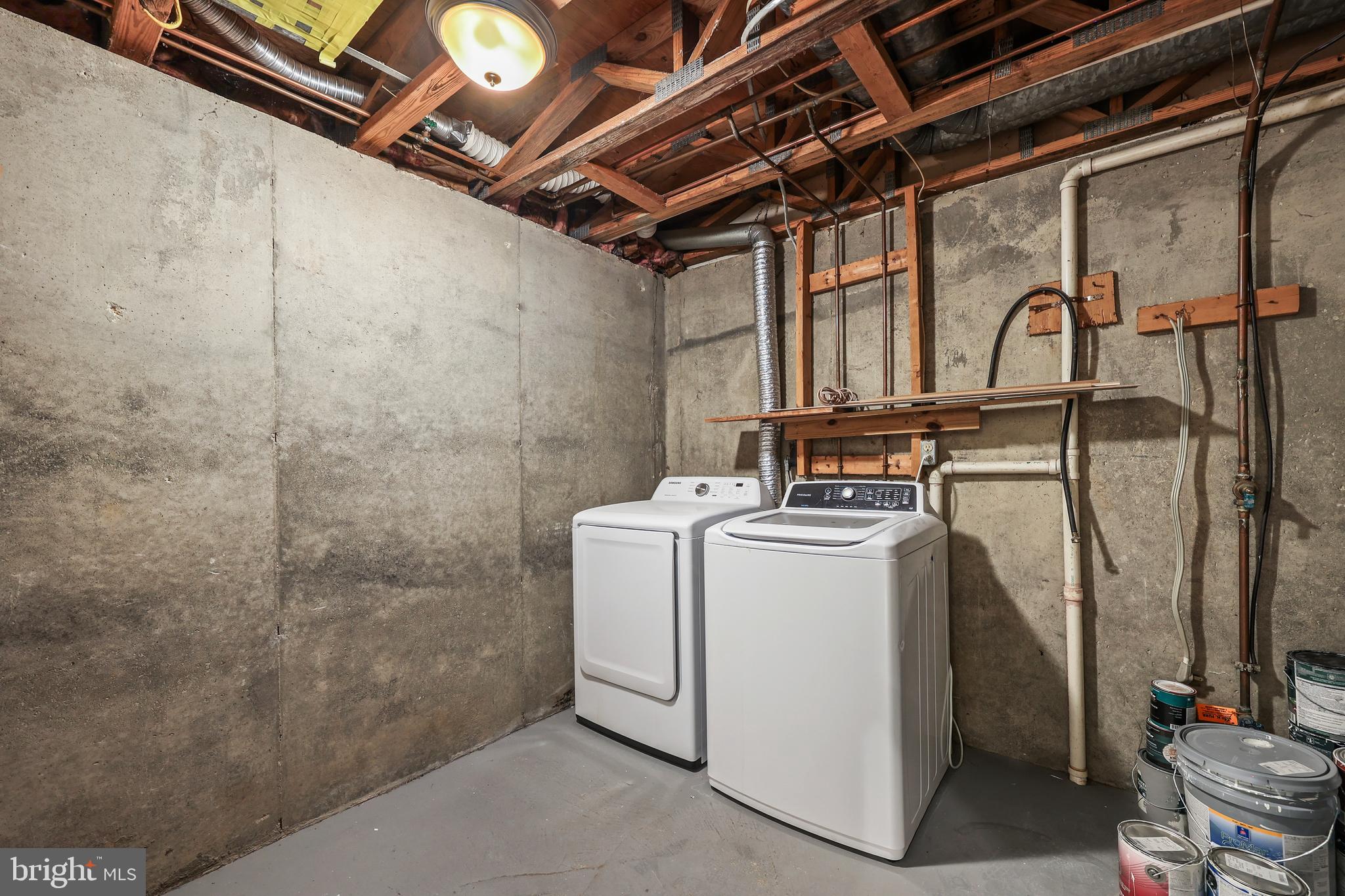 CAMBRIDGE SQUARE - Residential