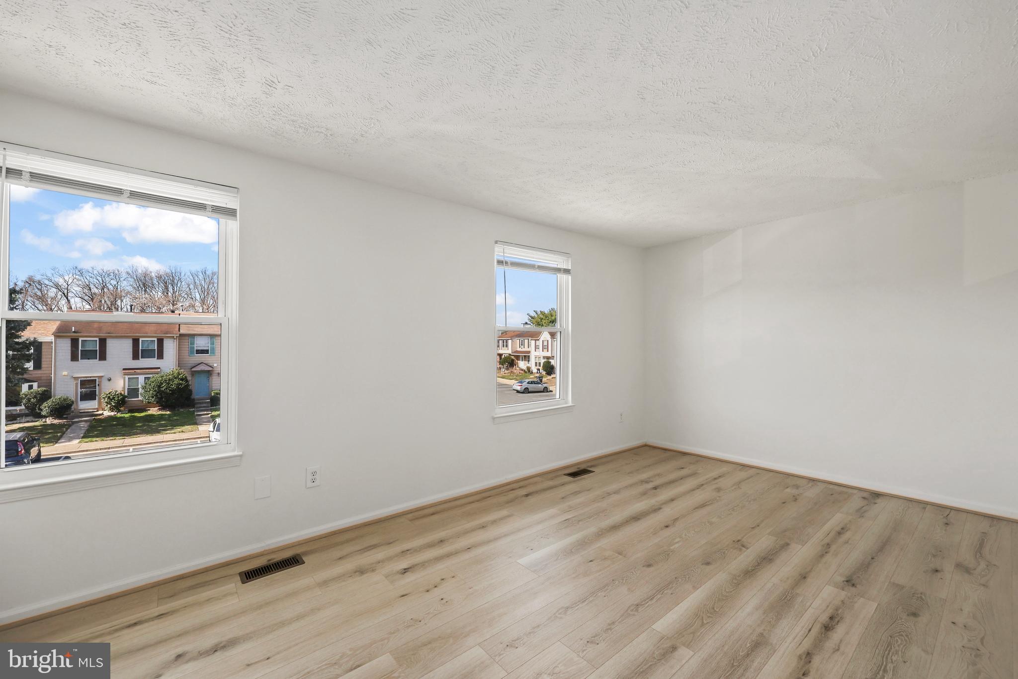 CAMBRIDGE SQUARE - Residential