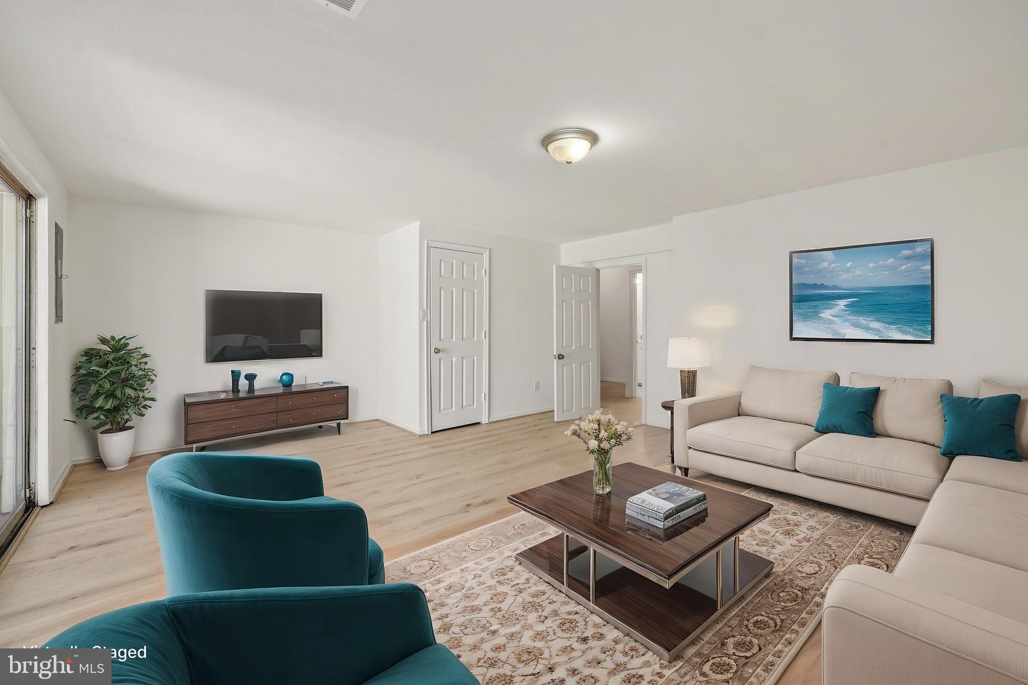 CAMBRIDGE SQUARE - Residential