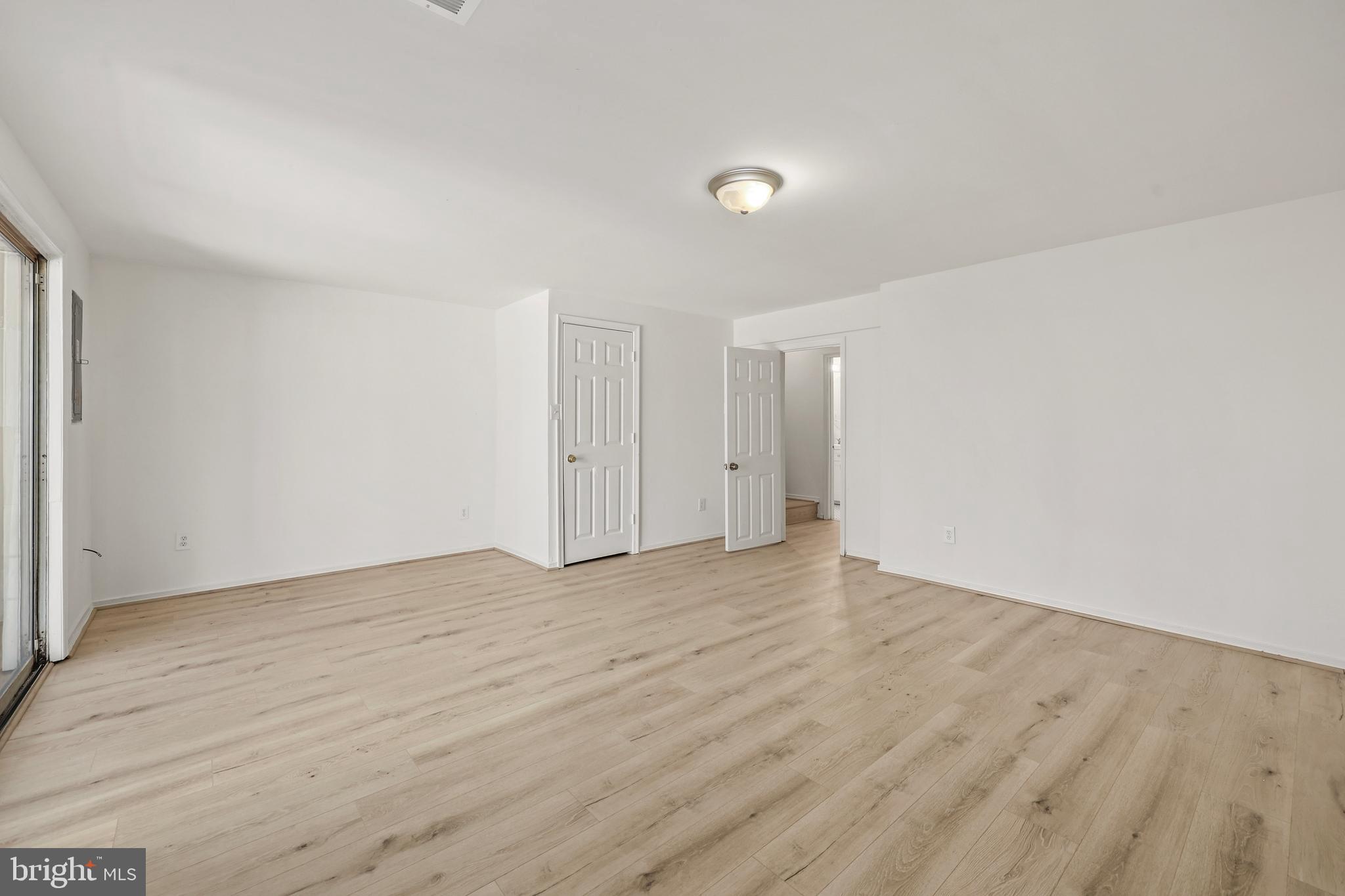 CAMBRIDGE SQUARE - Residential