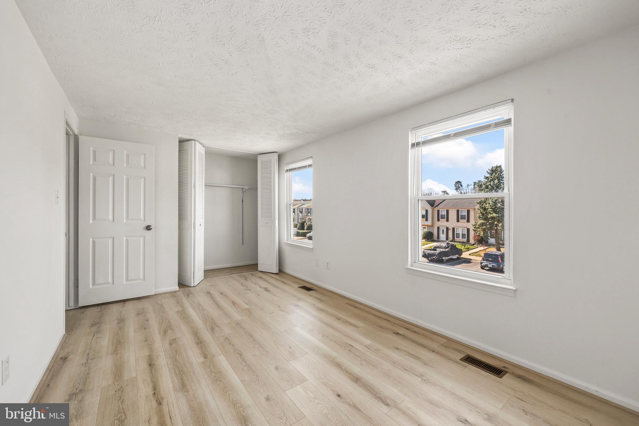 CAMBRIDGE SQUARE - Residential