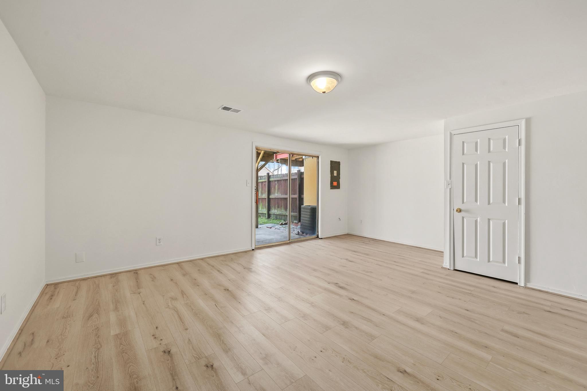 CAMBRIDGE SQUARE - Residential