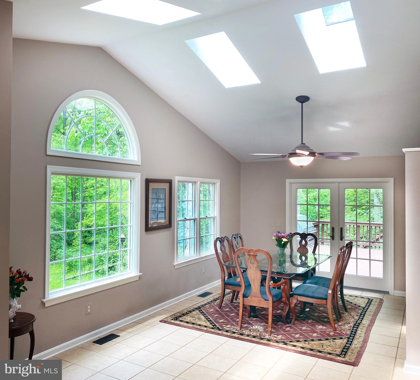 HOLLY KNOLL - Residential