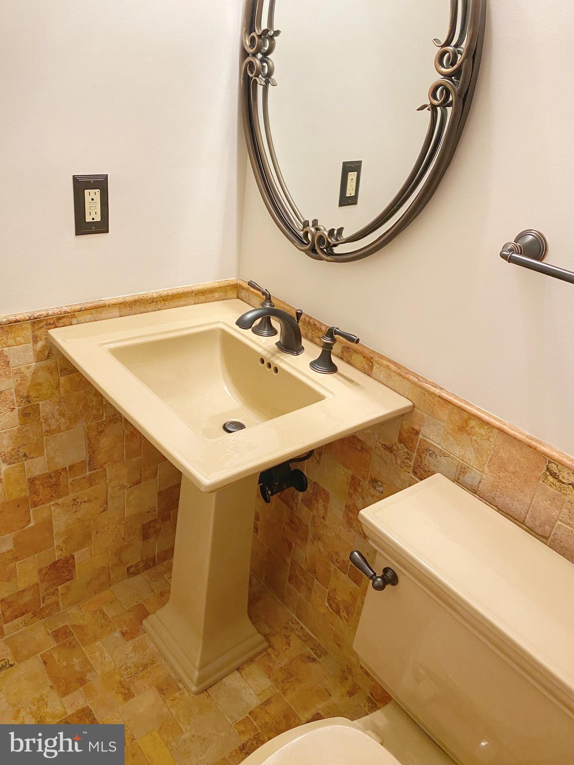 HOLLY KNOLL - Residential