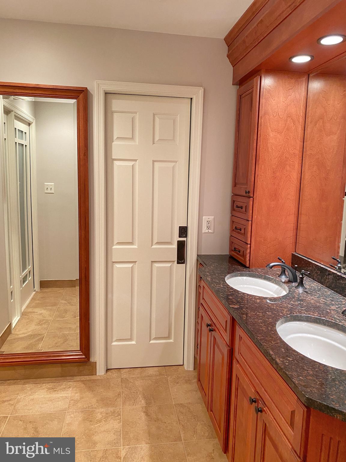 HOLLY KNOLL - Residential