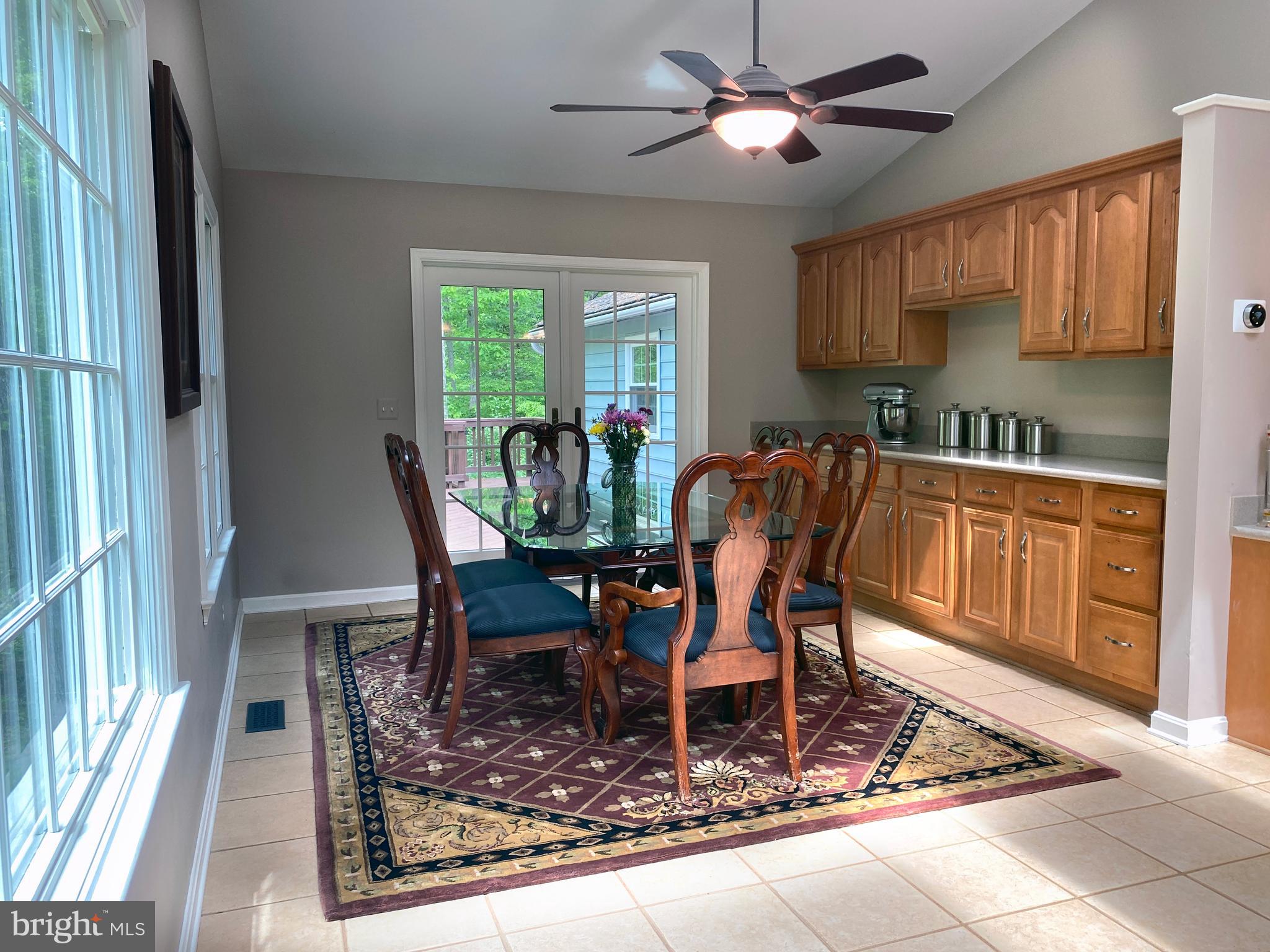 HOLLY KNOLL - Residential