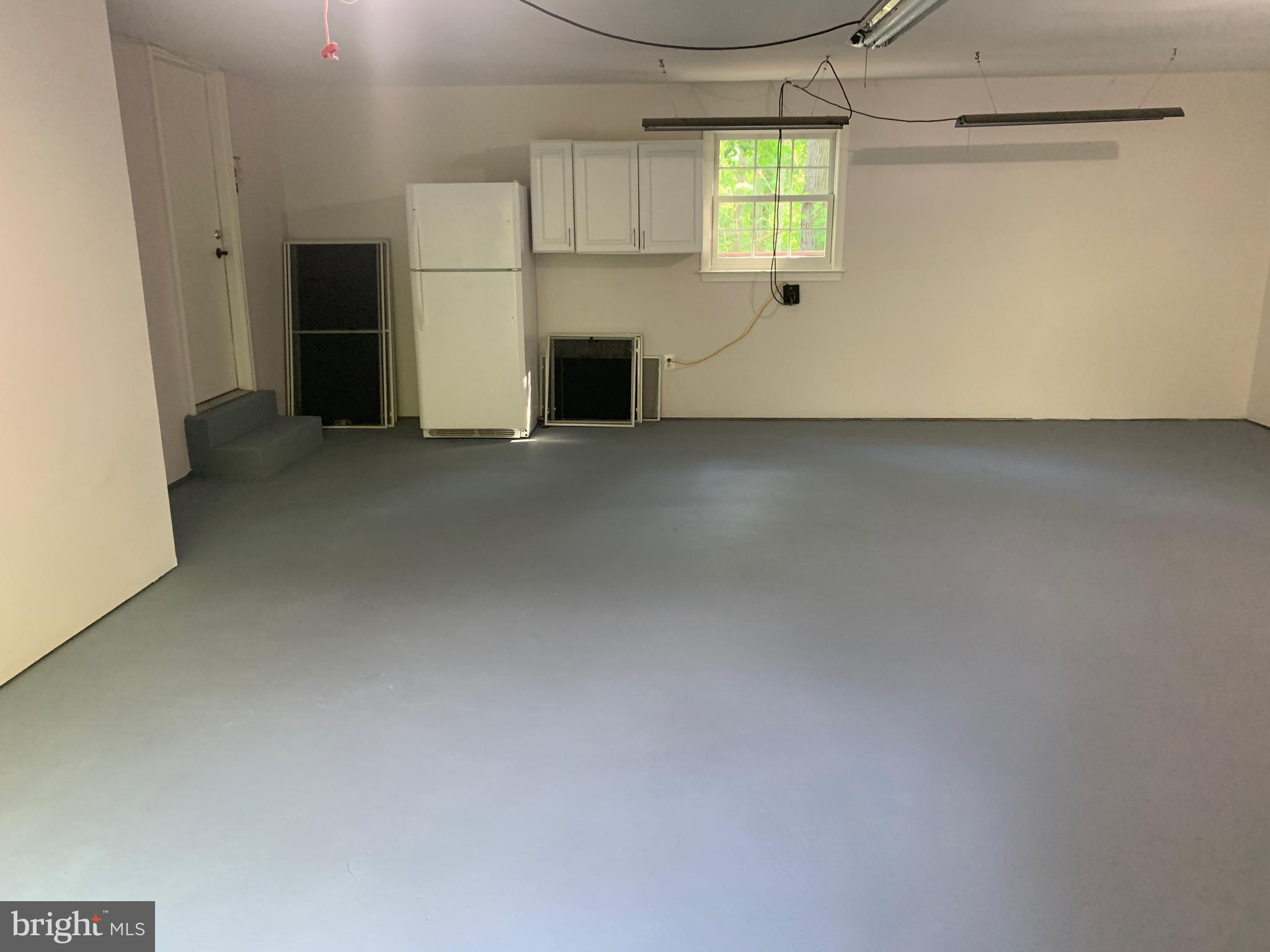 HOLLY KNOLL - Residential