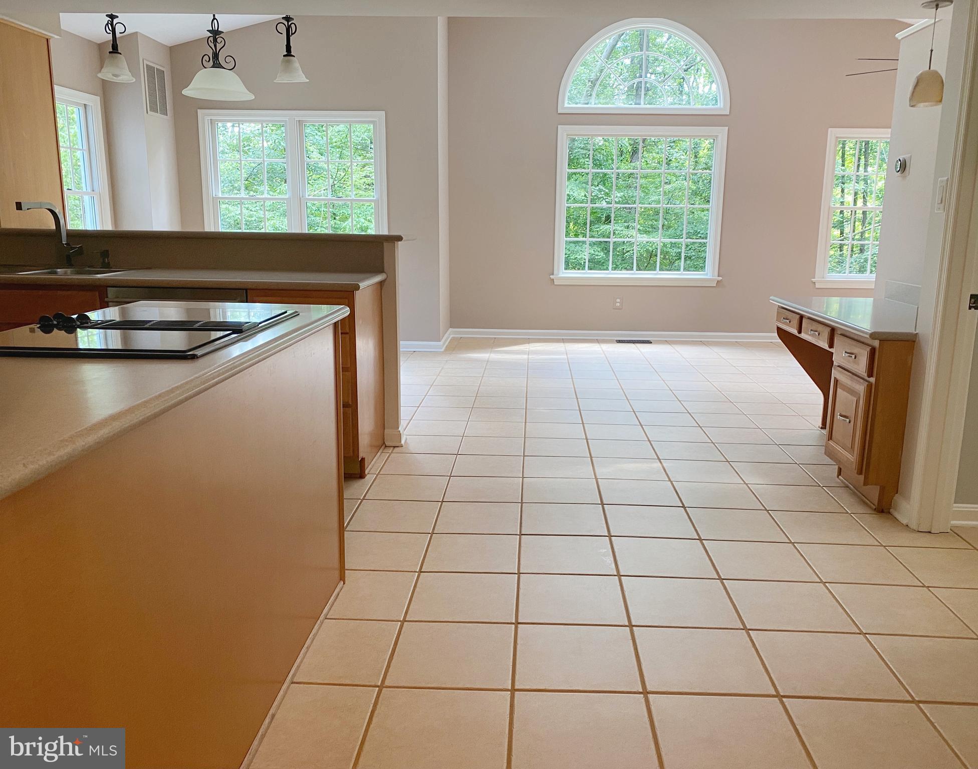 HOLLY KNOLL - Residential